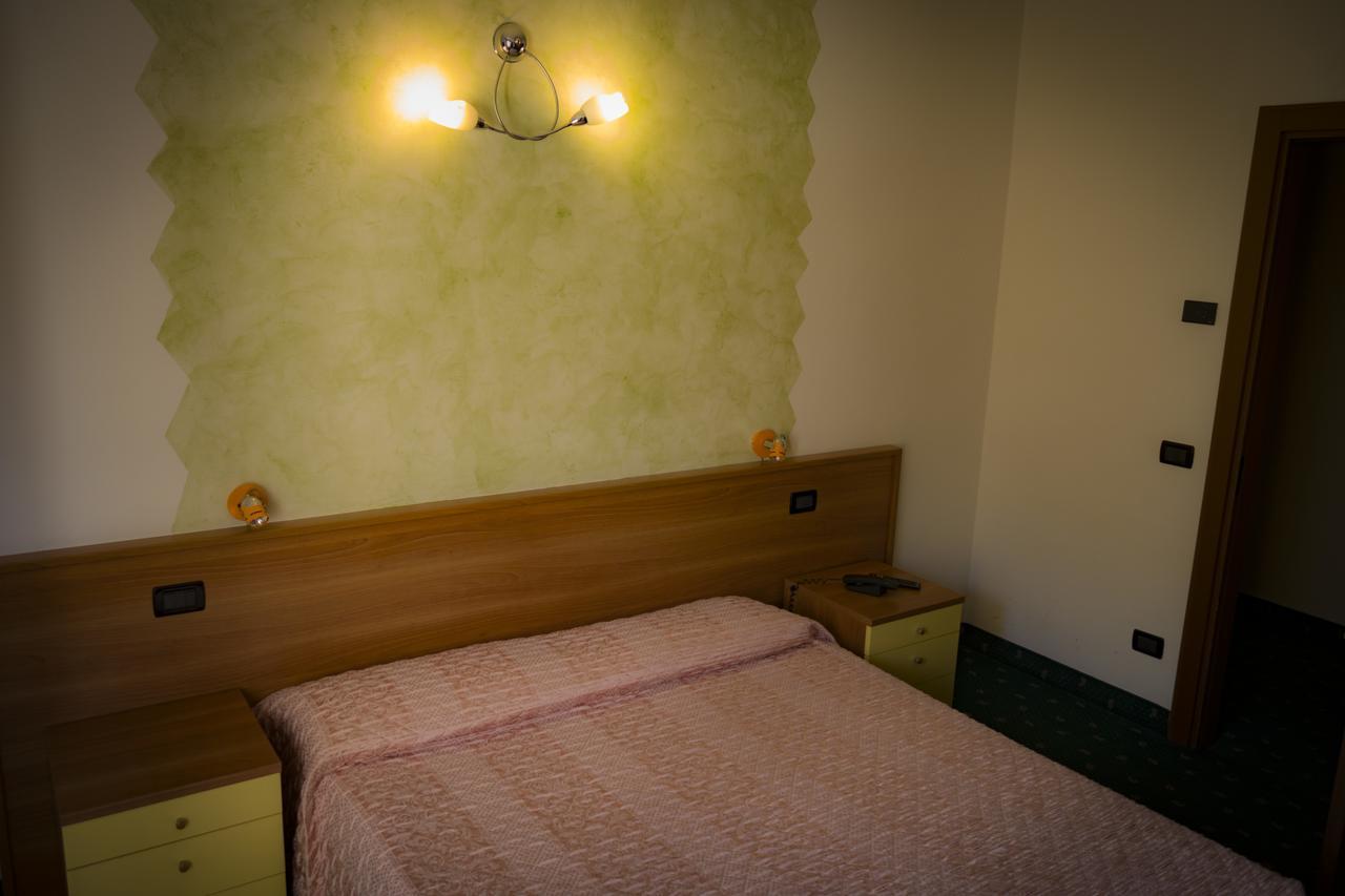 Albergo La Romanella Spinone Al Lago Exterior foto